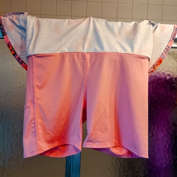 Tommy Bahama Golf Women's Skort Size Medium - Picture 3 of 3